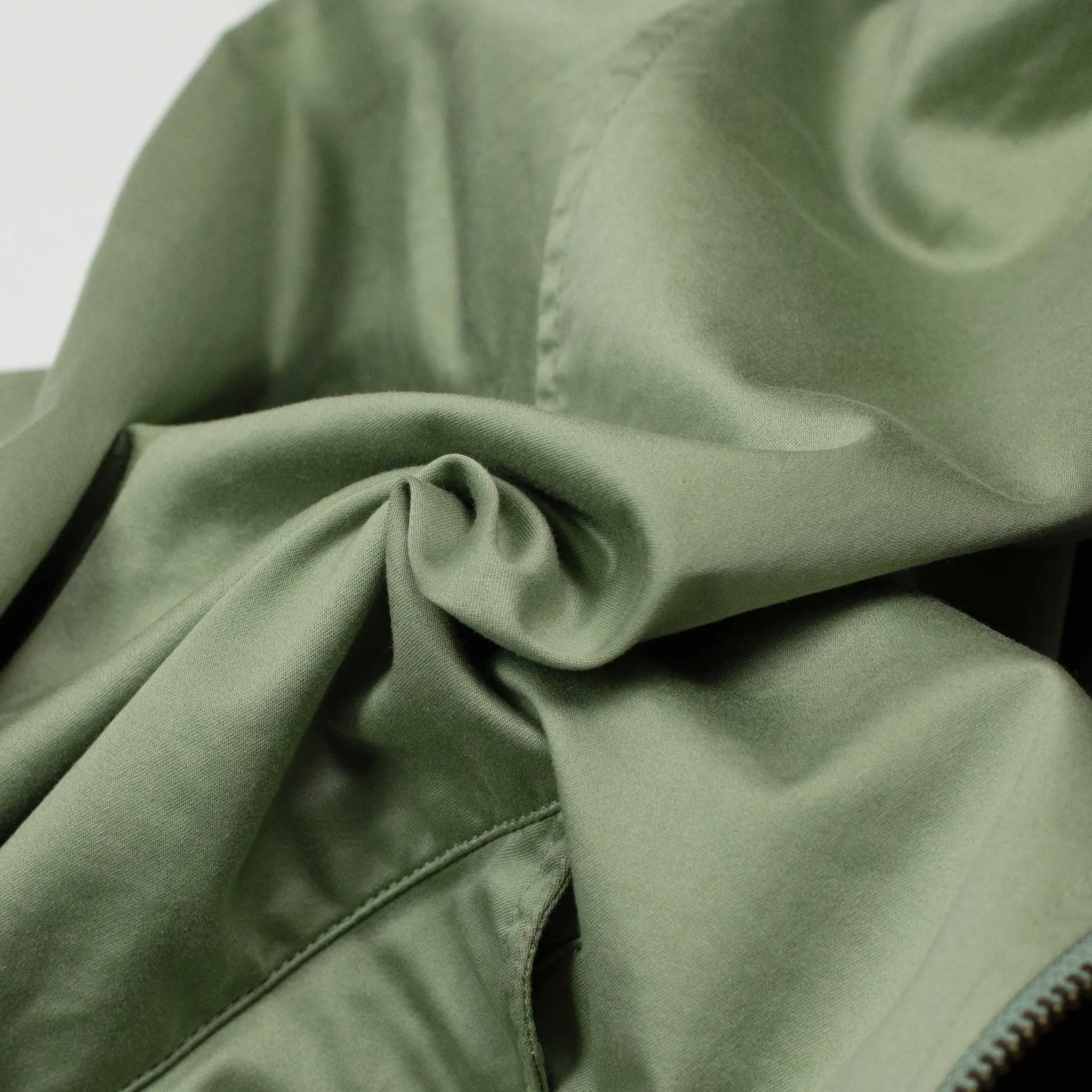 Relaxed military bomber in sage cotton sateen