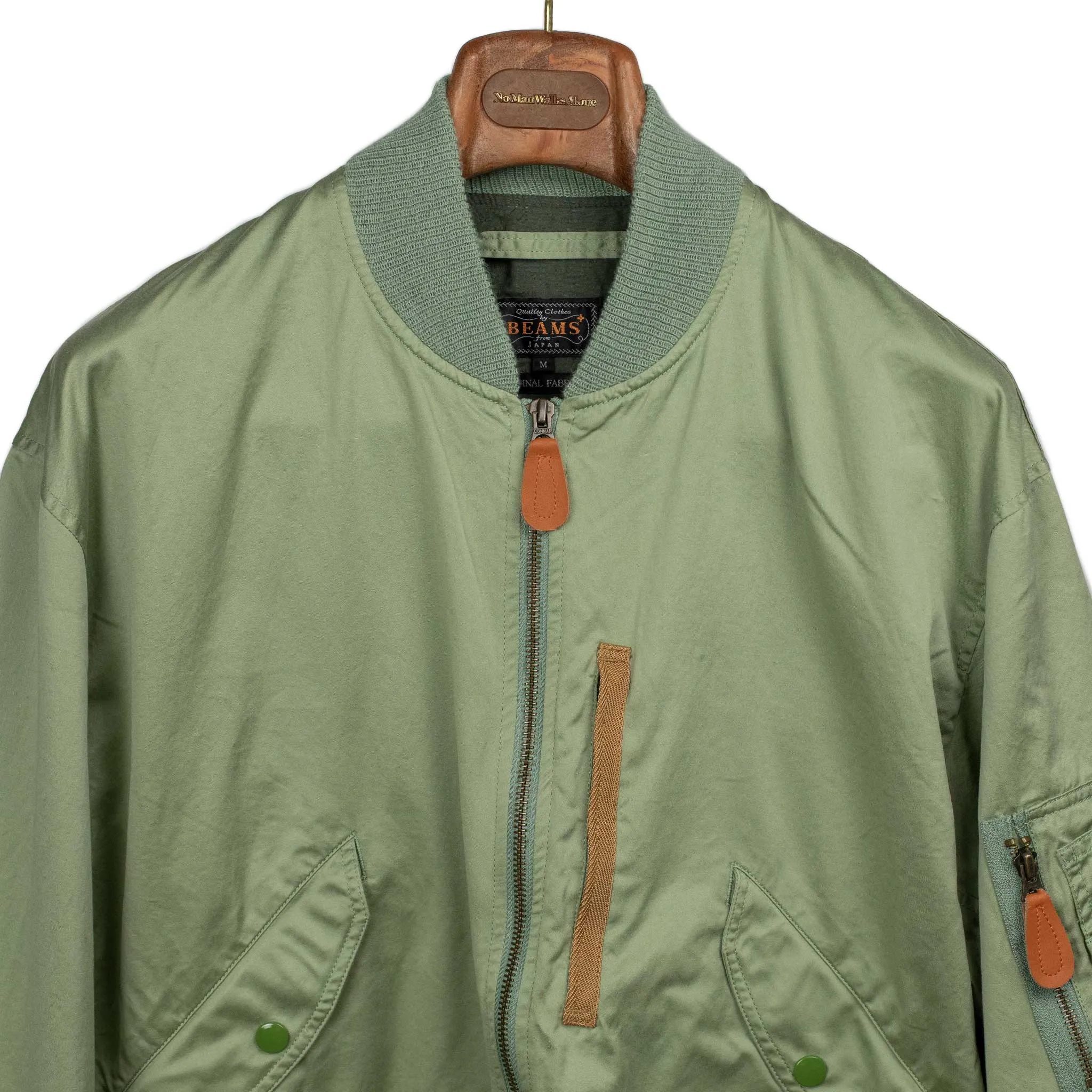 Relaxed military bomber in sage cotton sateen